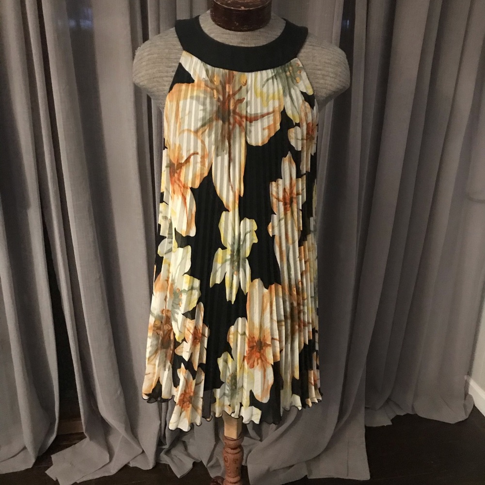 work dress with flower pattern and sheer pleats